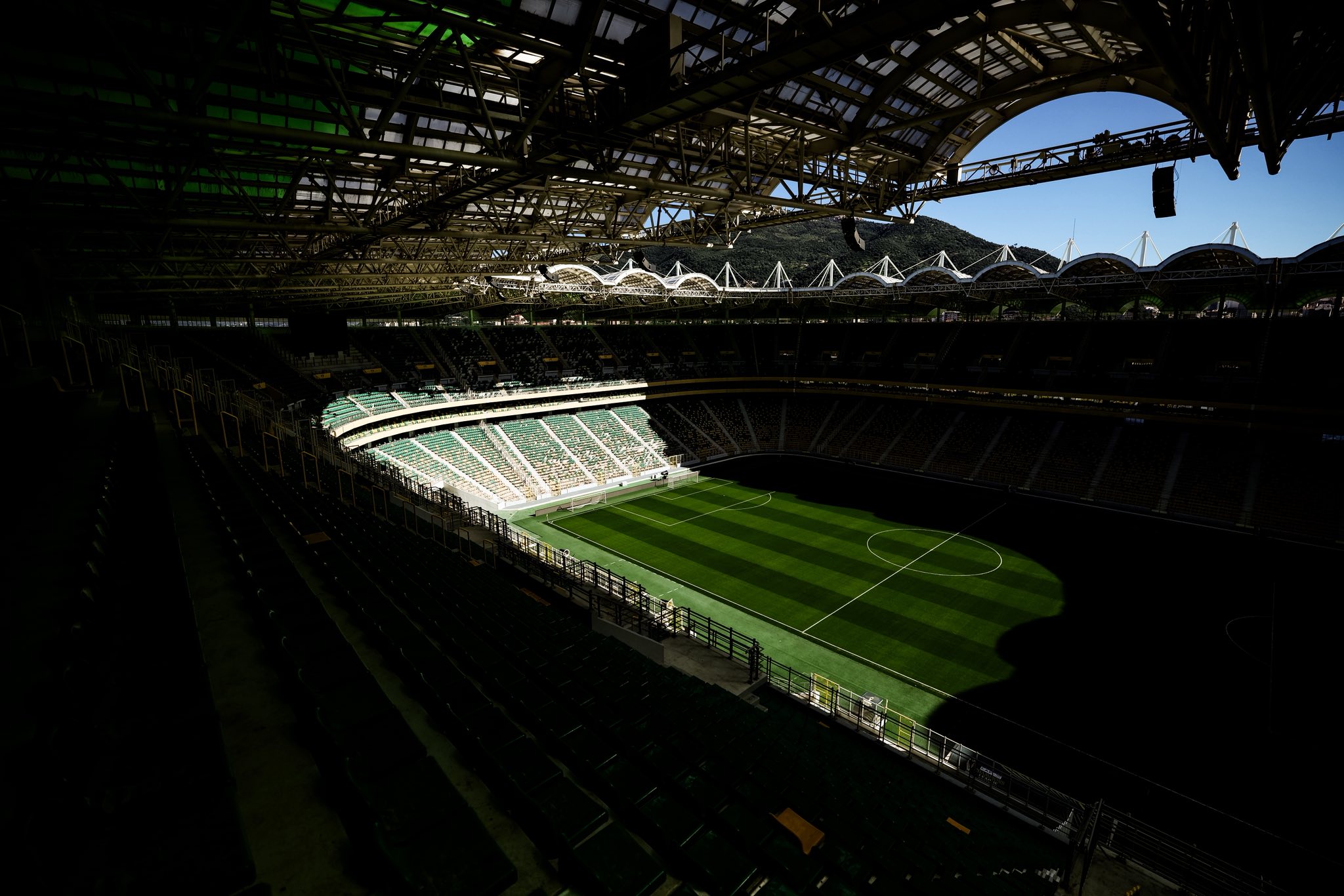 استاد حسين آيت أحمد