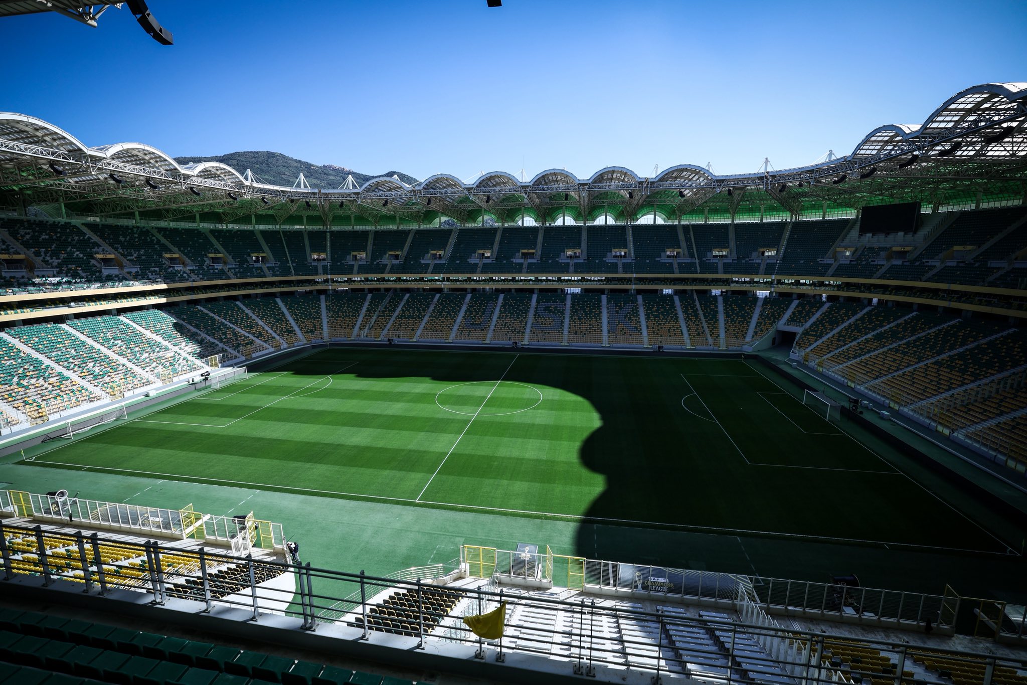 ملعب حسين آيت أحمد