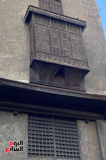 نافذة من الأرابيسك