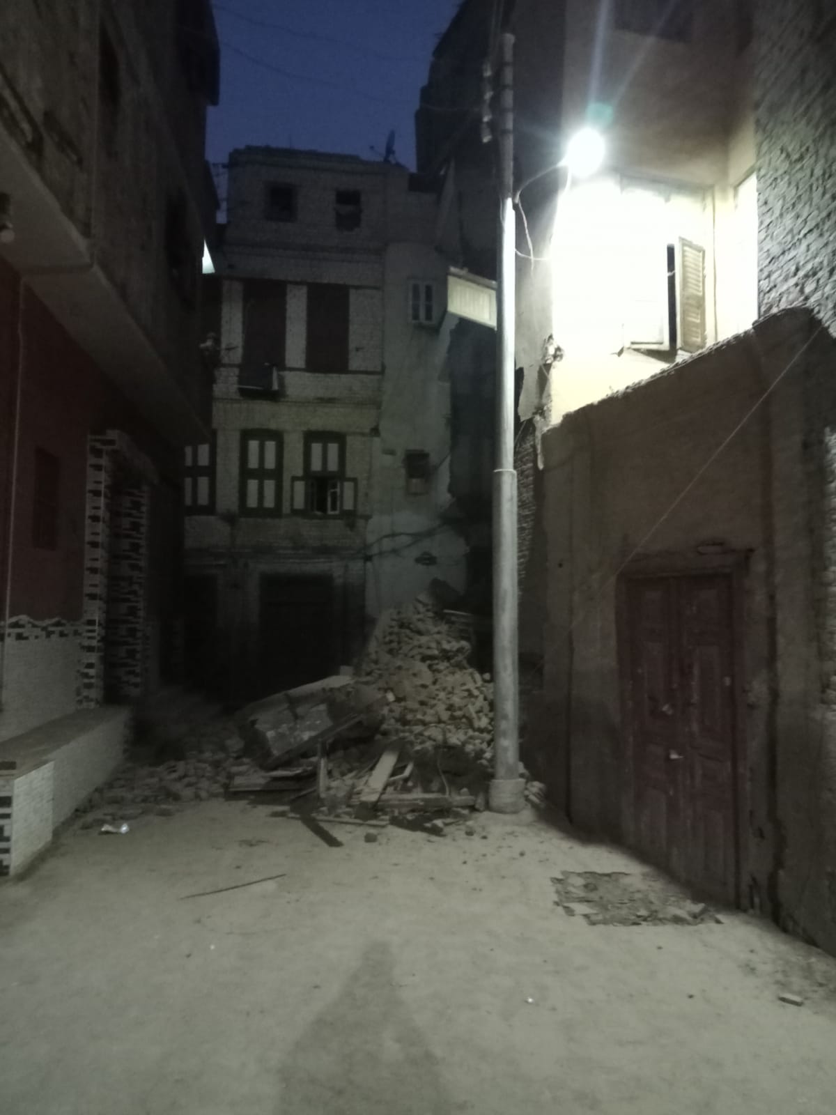 مكان المنزل المنهار مكان المنزل المنهار