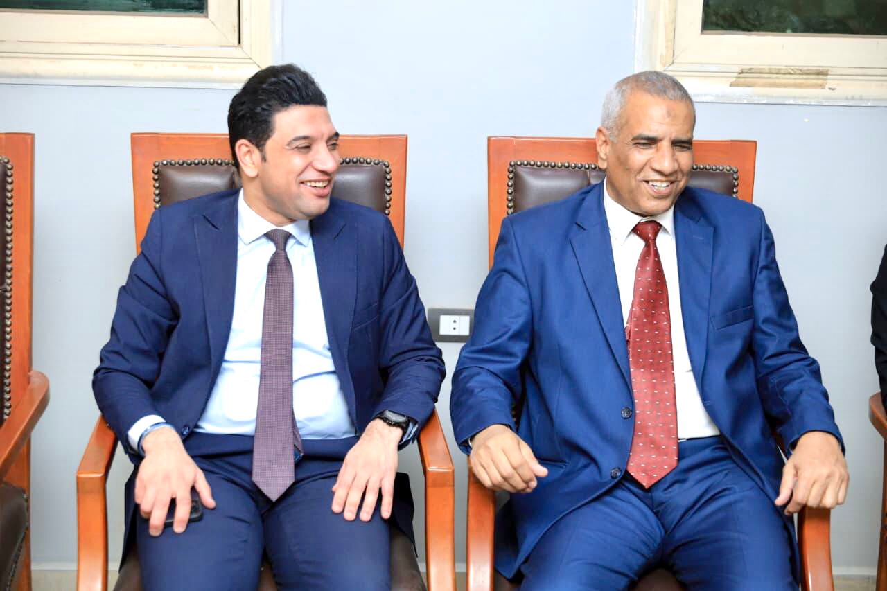 نائب محافظ سوهاج يهنئ مجلس ادراة نادى مستشارى النيابة الادراية الجديد بسوهاج (9)