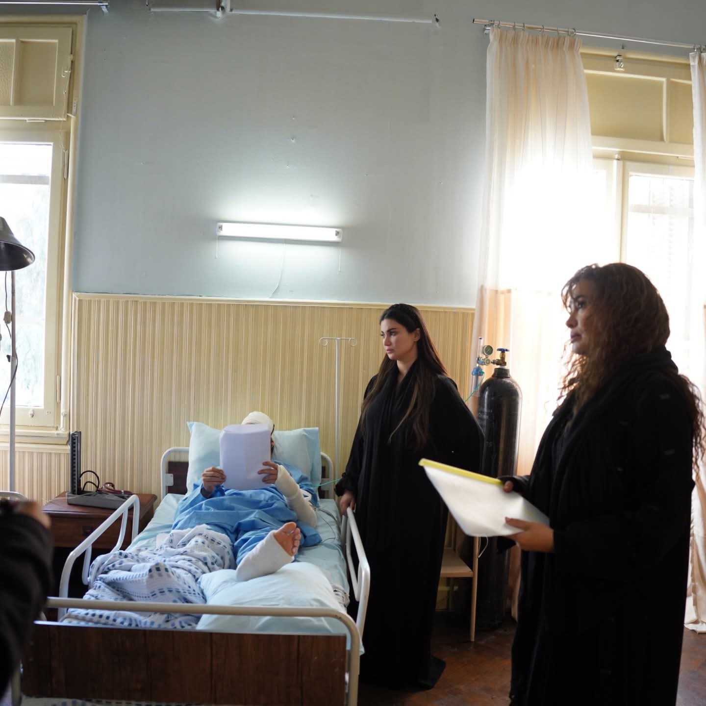 النجمة هدى الاتربي تنشر صورا جديدة من كواليس مناعة 