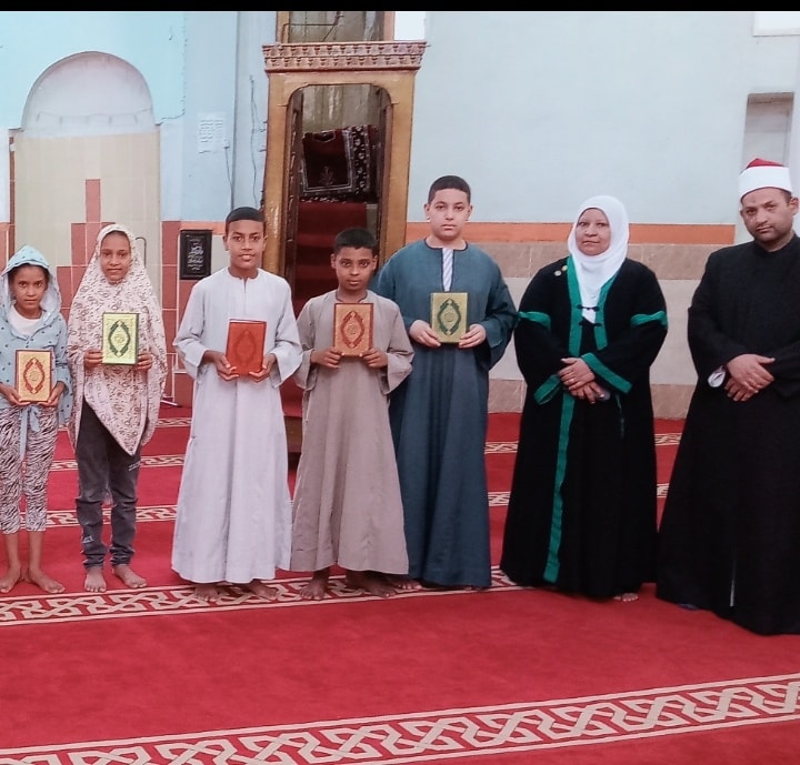 جانب من تكريم حفظة كتاب الله خلال اللقاء التثقيفي بأصفون جانب من تكريم حفظة كتاب الله خلال اللقاء التثقيفي بأصفون