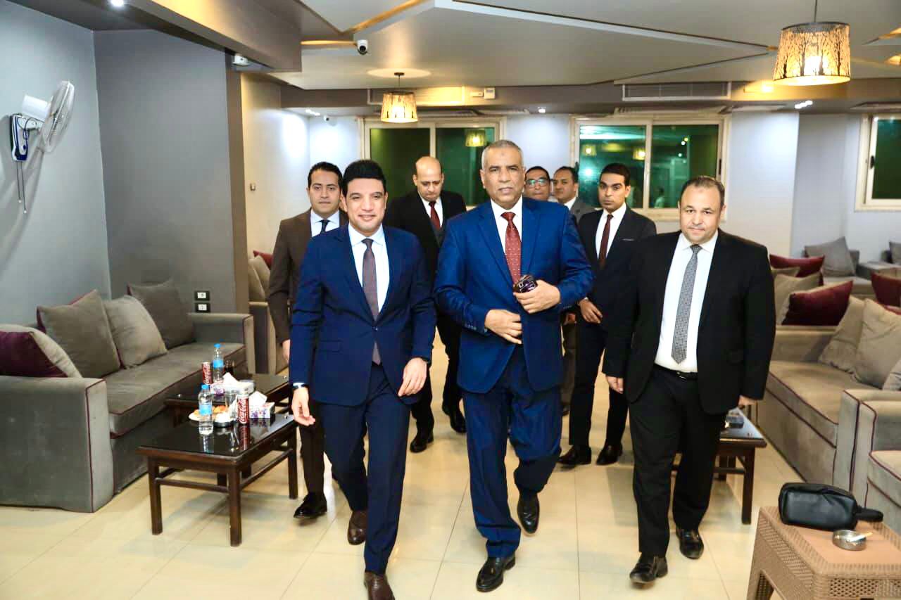 نائب محافظ سوهاج يهنئ مجلس ادراة نادى مستشارى النيابة الادراية الجديد بسوهاج (13)