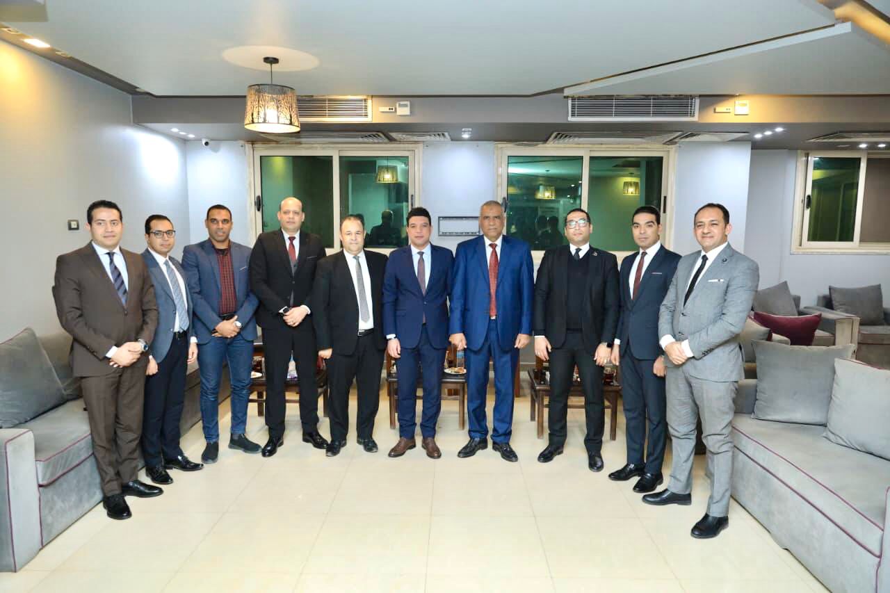 نائب محافظ سوهاج يهنئ مجلس ادراة نادى مستشارى النيابة الادراية الجديد بسوهاج (6)