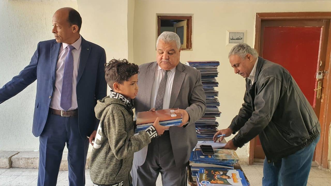 وكيل تعليم الأقصر يتابع انتظام الدراسة مع عودة الفصل الدراسي الثانى