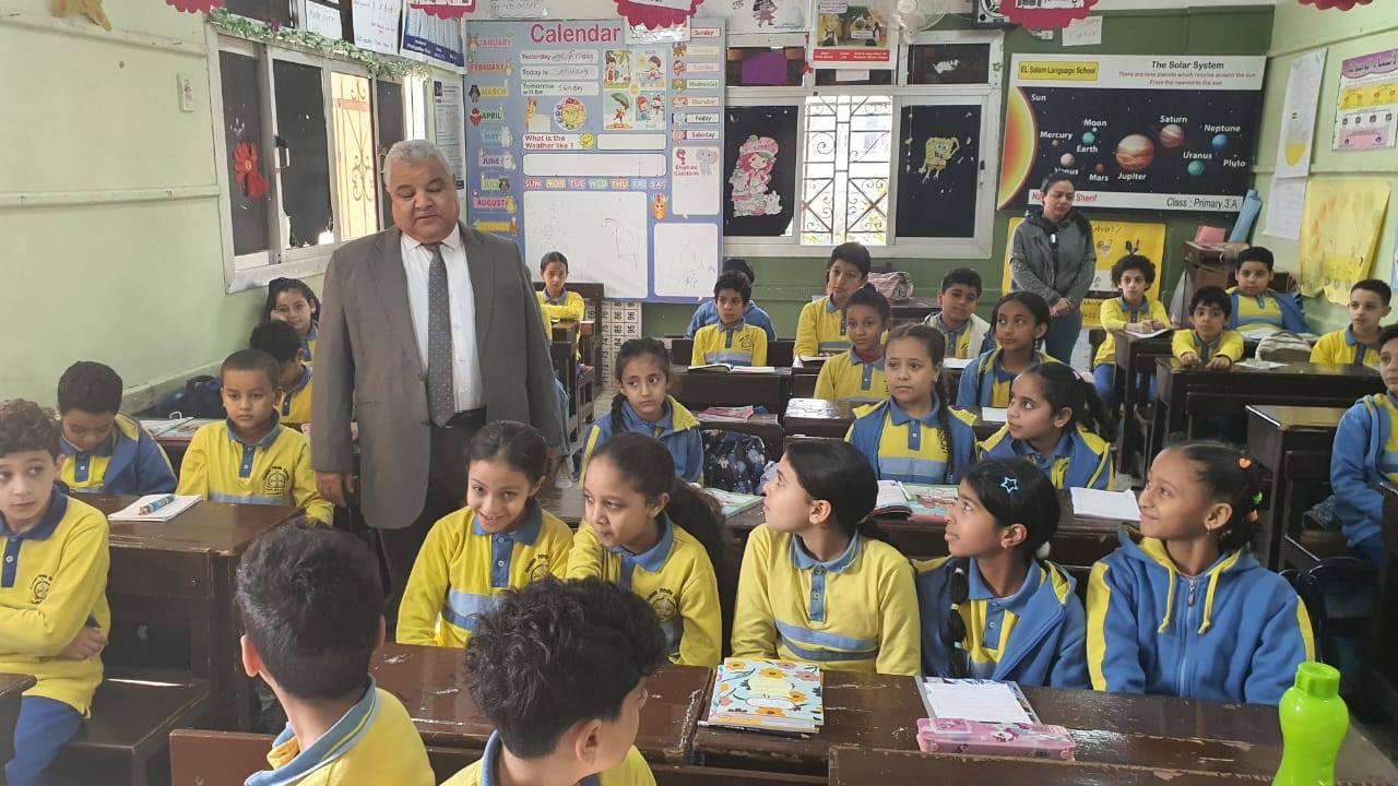 جولة لوكيل الوزارة على عدد من المدارس لمتابعة انتظام حضور الطلاب بالأقصر