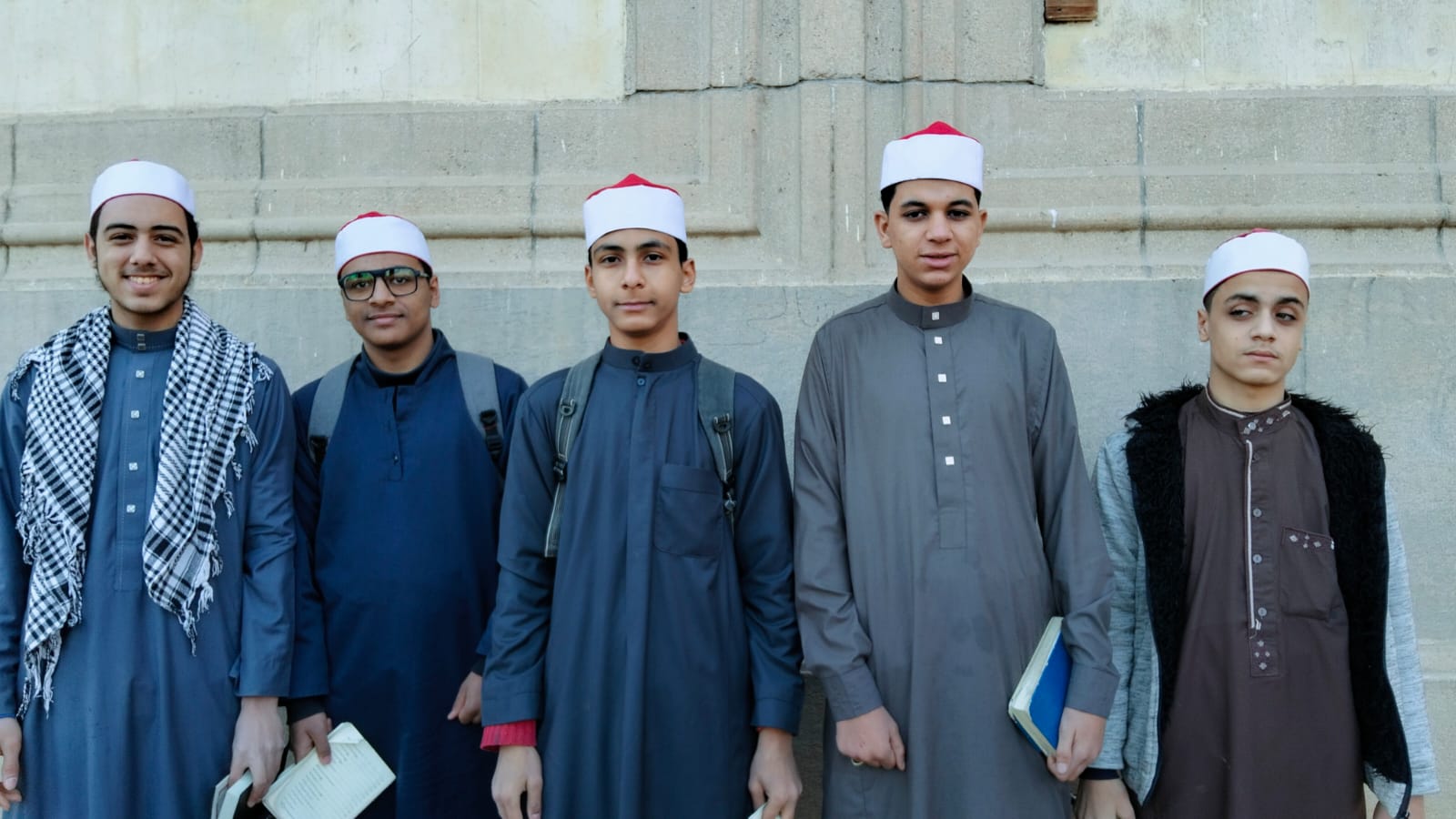 طلاب الأزهر فى أول أيام الفصل الدراسى الثاني