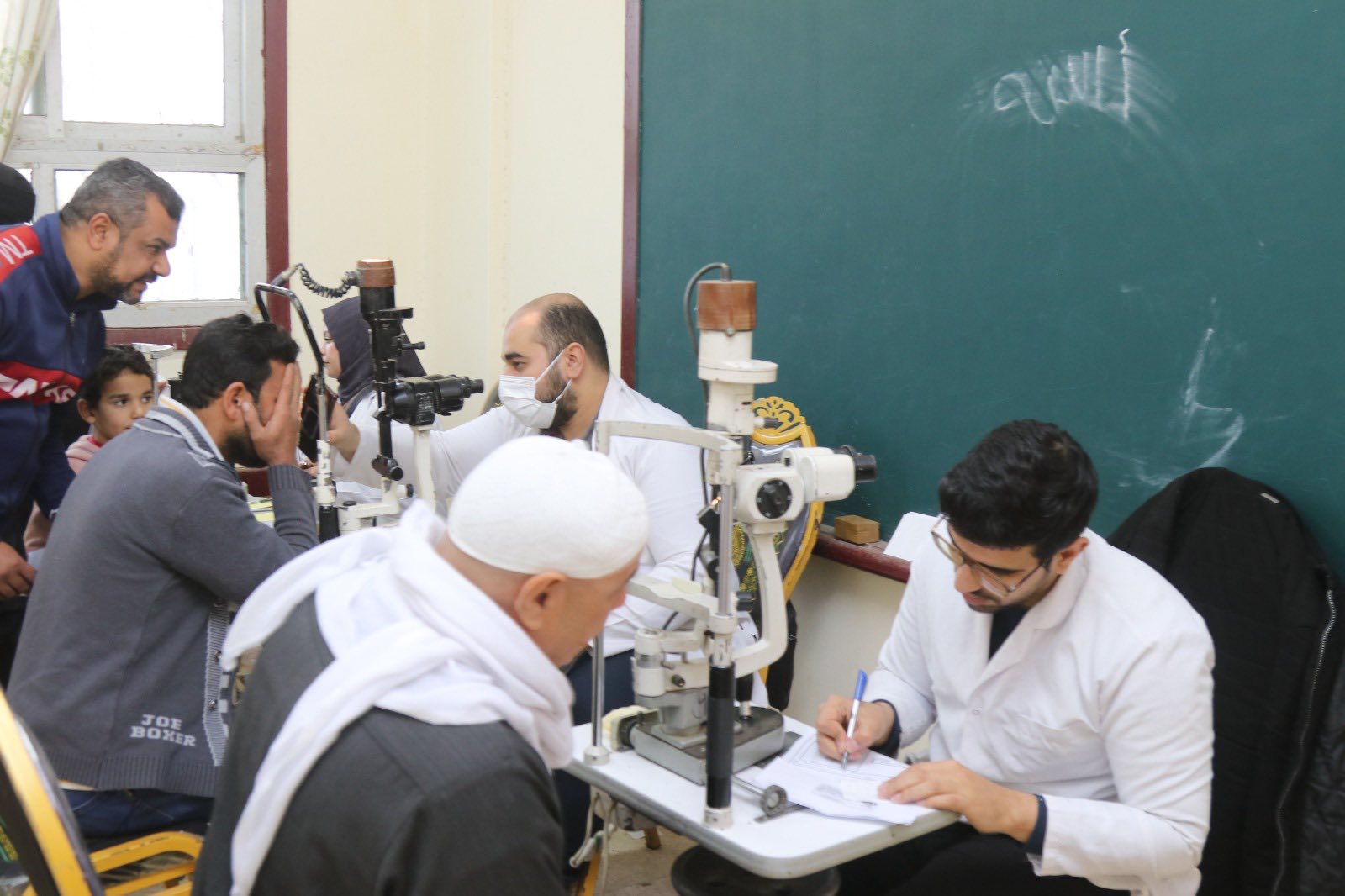 أجراءالكشف الطبي على المرضى