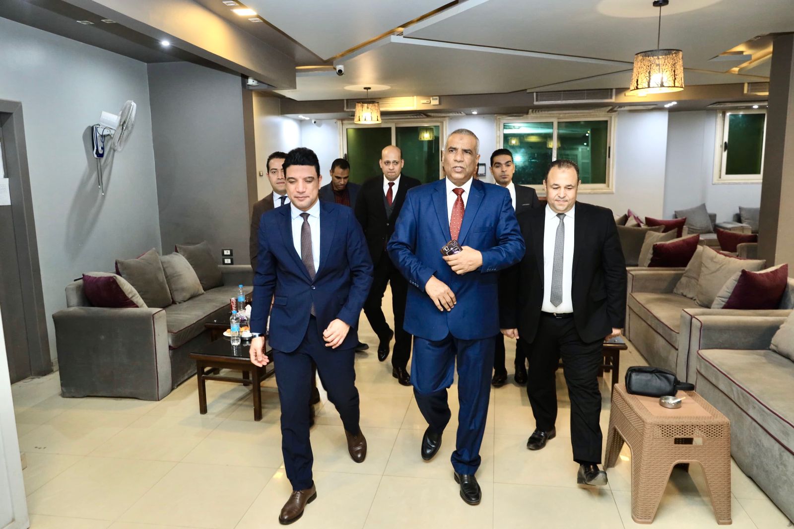 نائب محافظ سوهاج يهنئ مجلس ادراة نادى مستشارى النيابة الادراية الجديد بسوهاج (1)