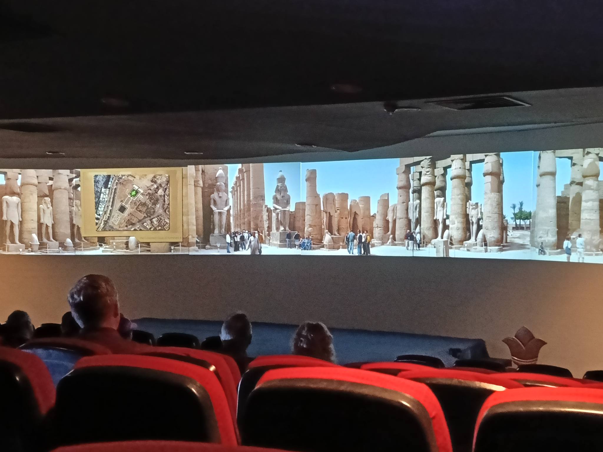 زيارات يومية للسائحين من حول العالم في قاعة الكالتشوراما