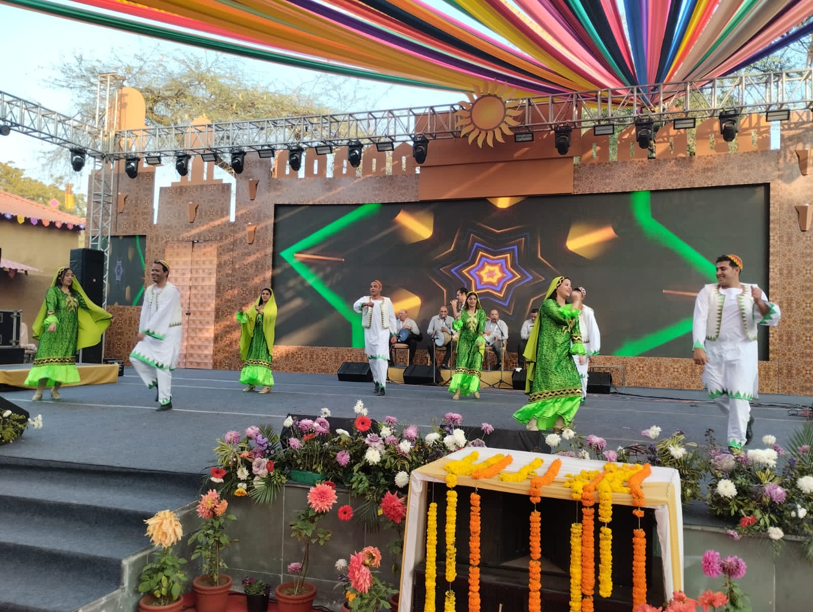 فرقة الإسماعيلية للفنون الشعبية تتألق فى مهرجان سوراج كوند الدولي بالهند