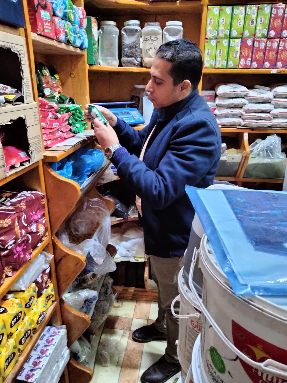 حملة على المحال التجارية