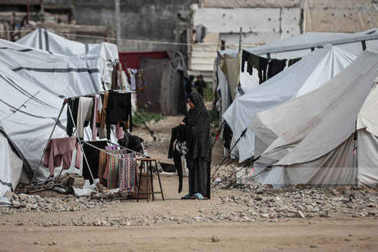 كافح النازحون في قطاع غزة ظروفًا إنسانية بالغة القسوة كافح النازحون في قطاع غزة ظروفًا إنسانية بالغة القسوة