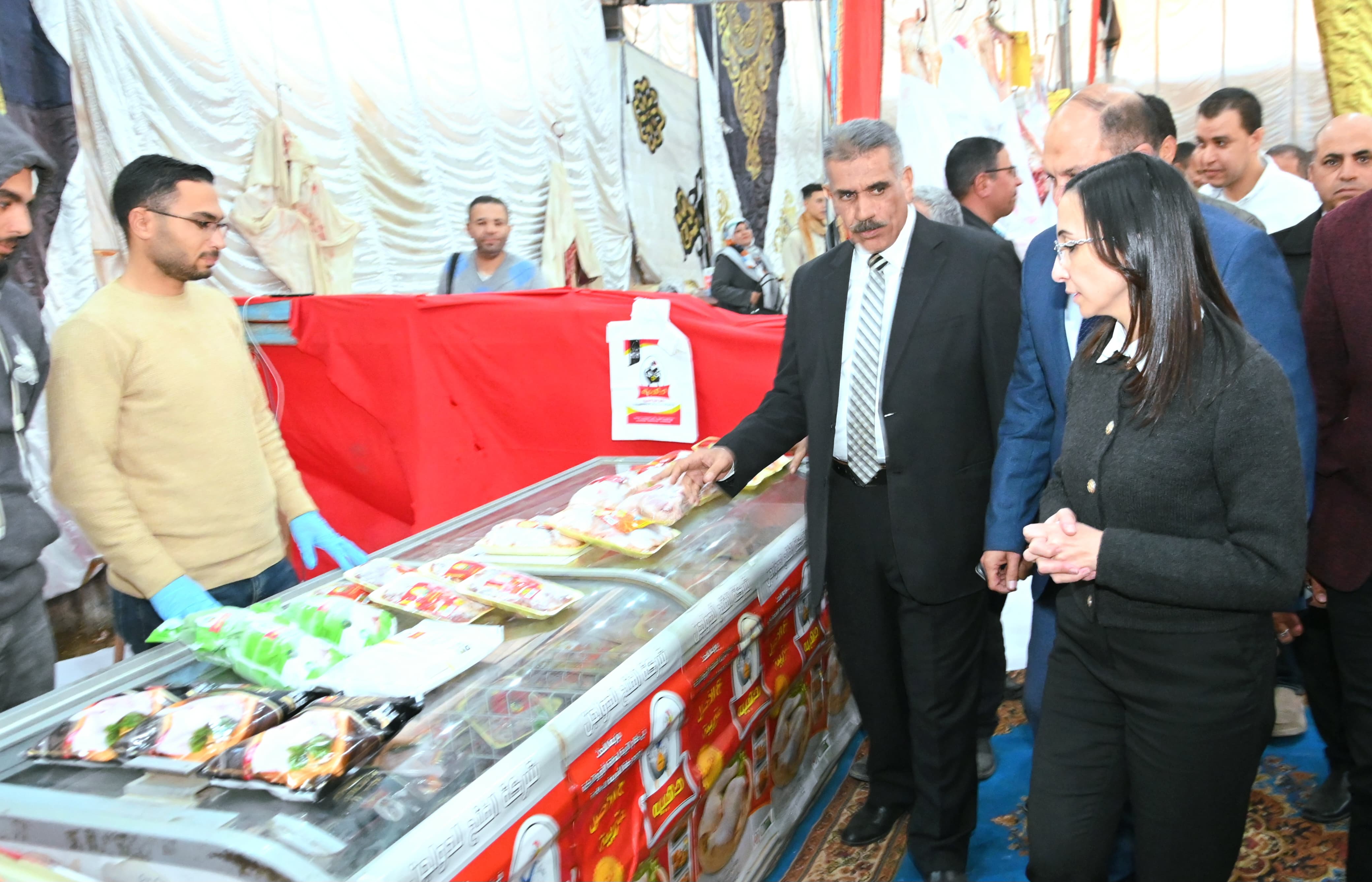 محافظ البحيرة تتفقد معارض أهلا رمضان