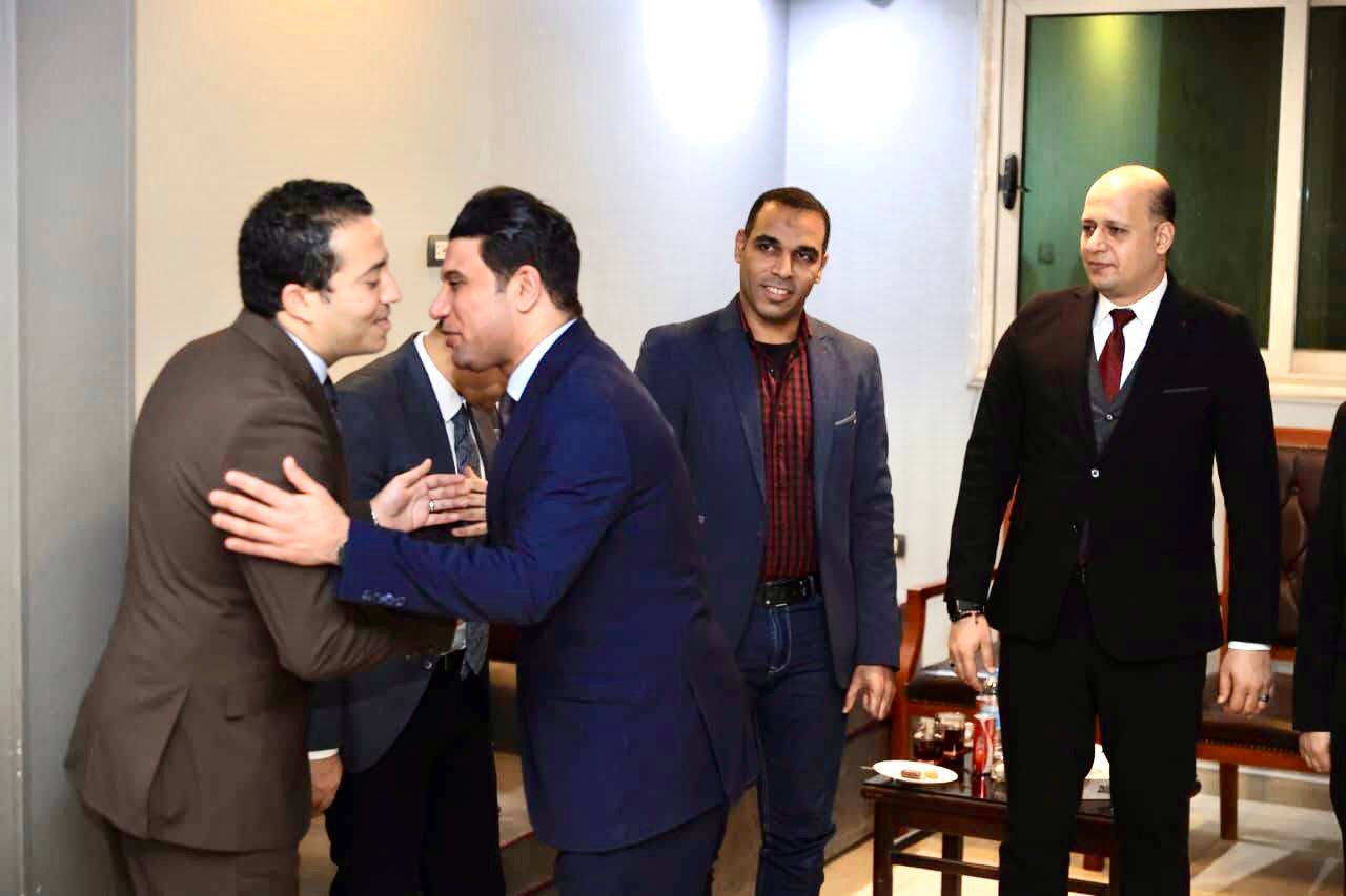 نائب محافظ سوهاج يهنئ مجلس ادراة نادى مستشارى النيابة الادراية الجديد بسوهاج (11)
