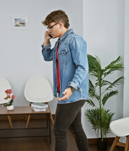 التحدث مع الهاتف