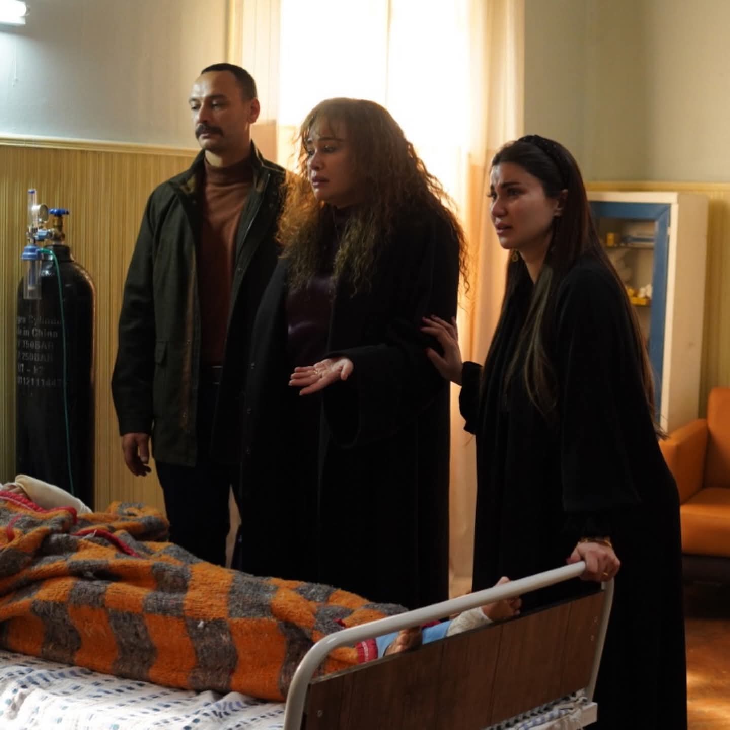 الاتربي تنشر صورا جديدة من كواليس مسلسل مناعة 