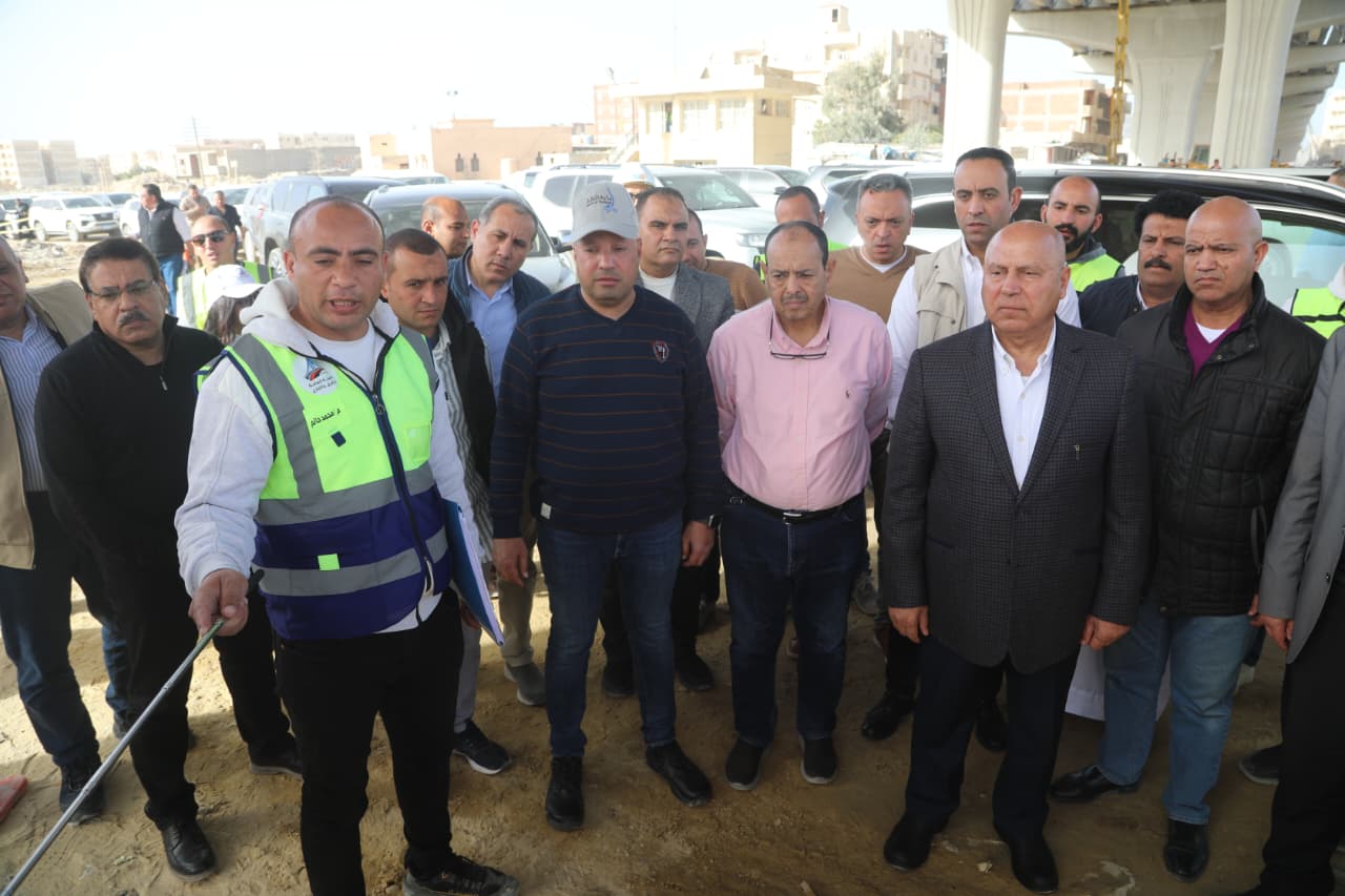 الفريق كامل الوزير يتفقد الخط الأول للقطار الكهربائي السريع من العلمين للإسكندرية (2)