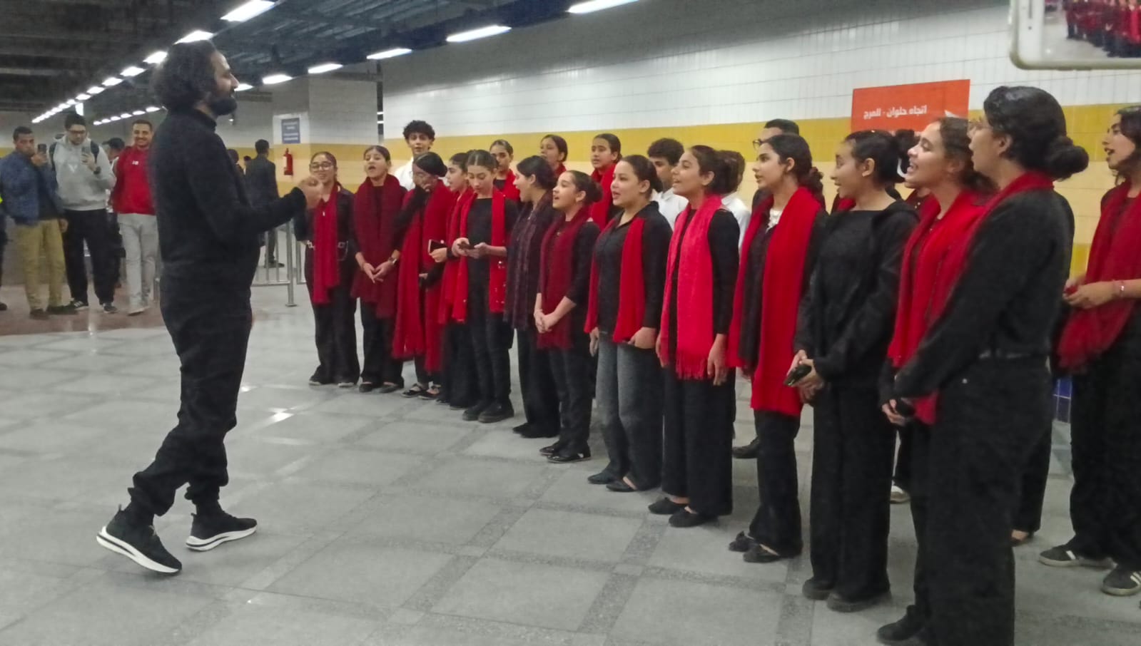 المعهد العالي للموسيقى يقدم عرض فى محطة مترو الأنفاق