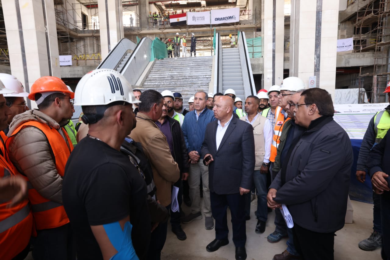 الفريق كامل الوزير يتفقد الخط الأول للقطار الكهربائي السريع من العلمين للإسكندرية (5)