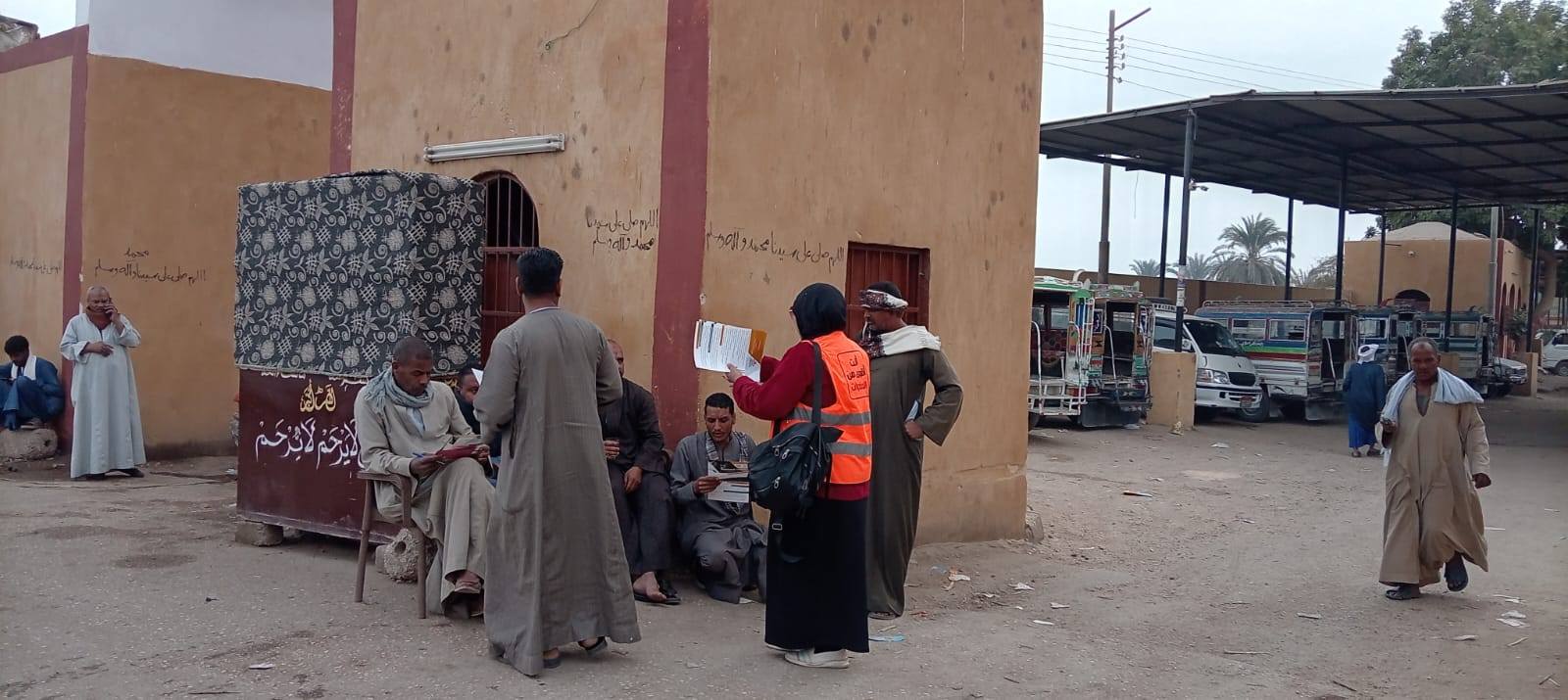 توعية في المواقف بقرى ونجوع بالأقصر للتوعية بخطورة الإدمان من صندوق مكافحة الإدمان والتعاطى