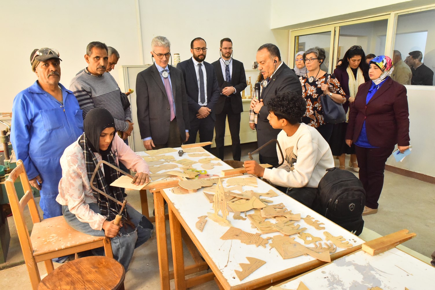 المحافظ والوفد المرافق له