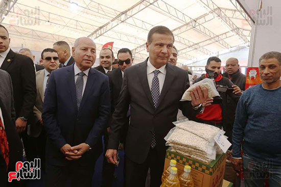 وزير الزراعة ومحافظ القاهرة (2)