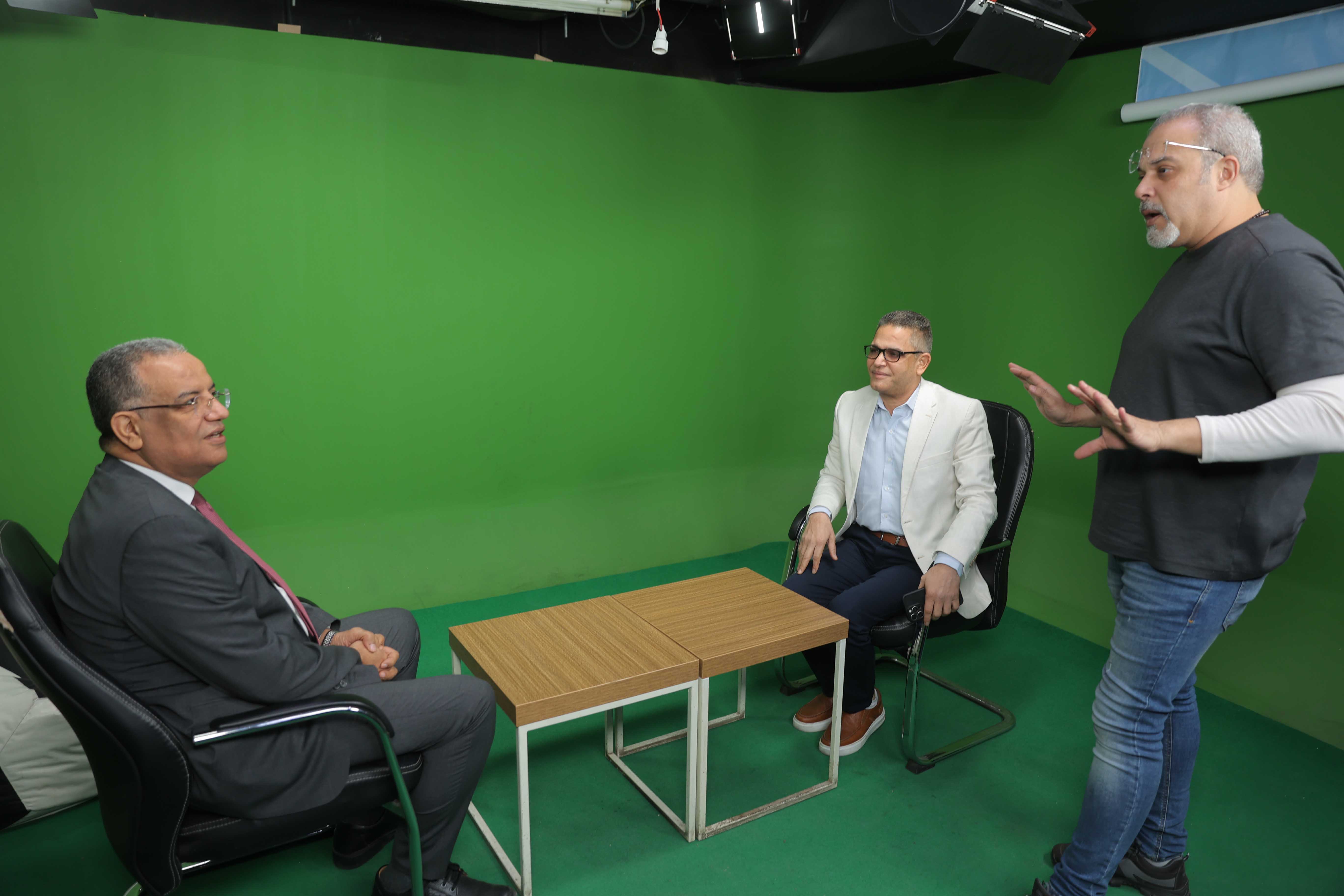 الدكتور محمود مسلم والأشتاذ عبد الفتاح عبد المنعم باستوديو اليوم السابع