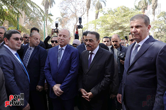 محافظ مطروح والقاهرة