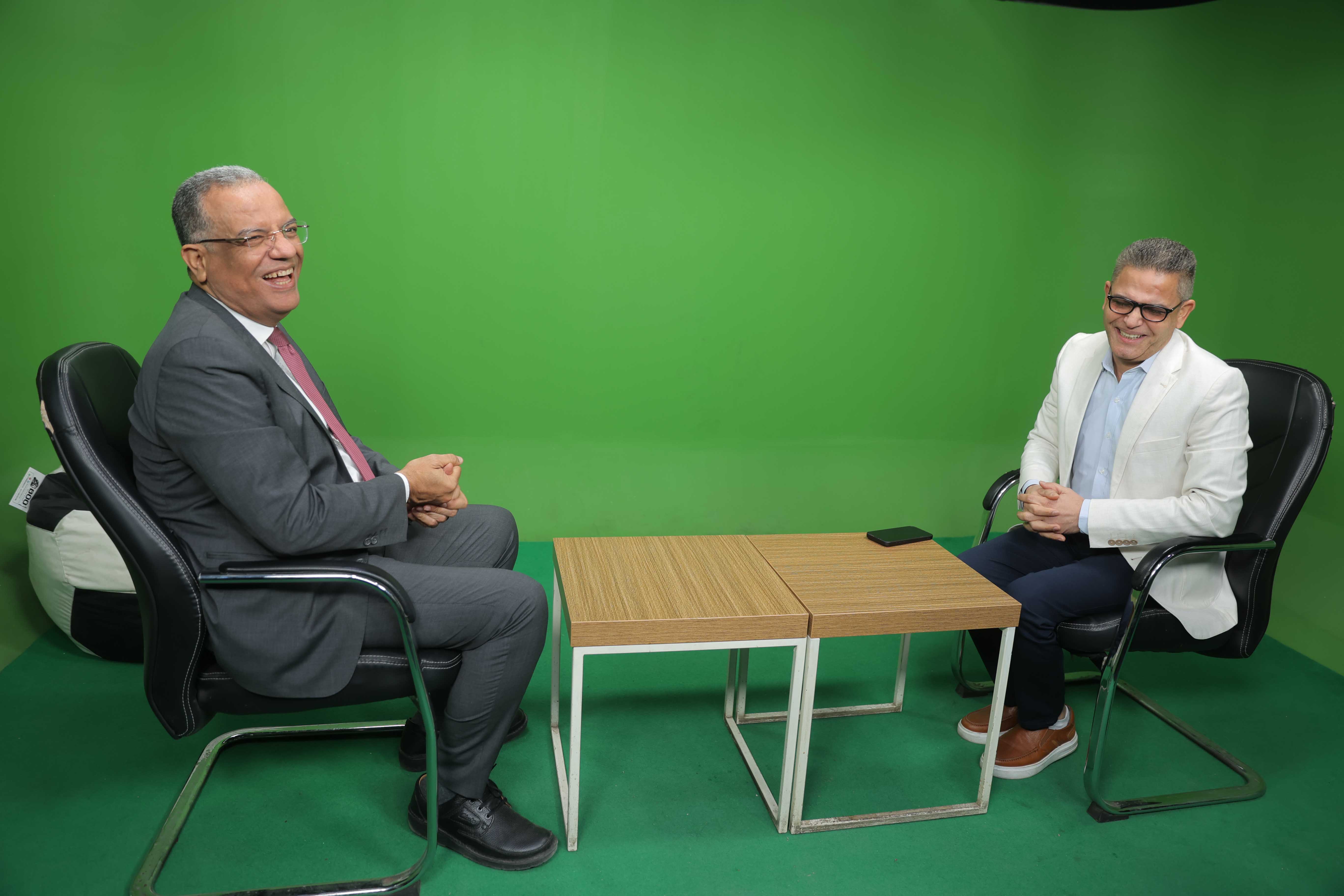 الدكتور محمود مسلم والأستاذ عبد الفتاح عبد المنعم