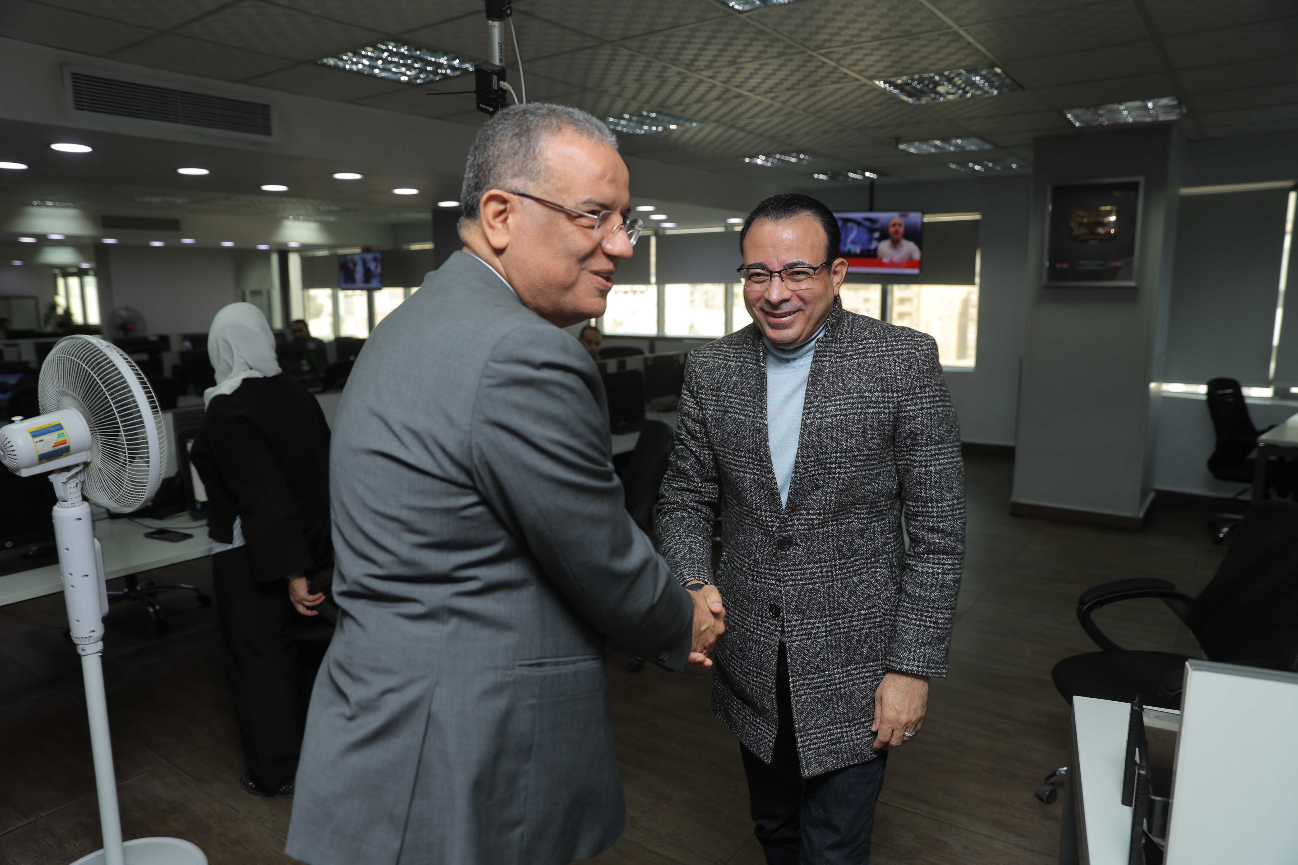 الأستاذ دندراوى الهوارى مع الدكتور محمود مسلم