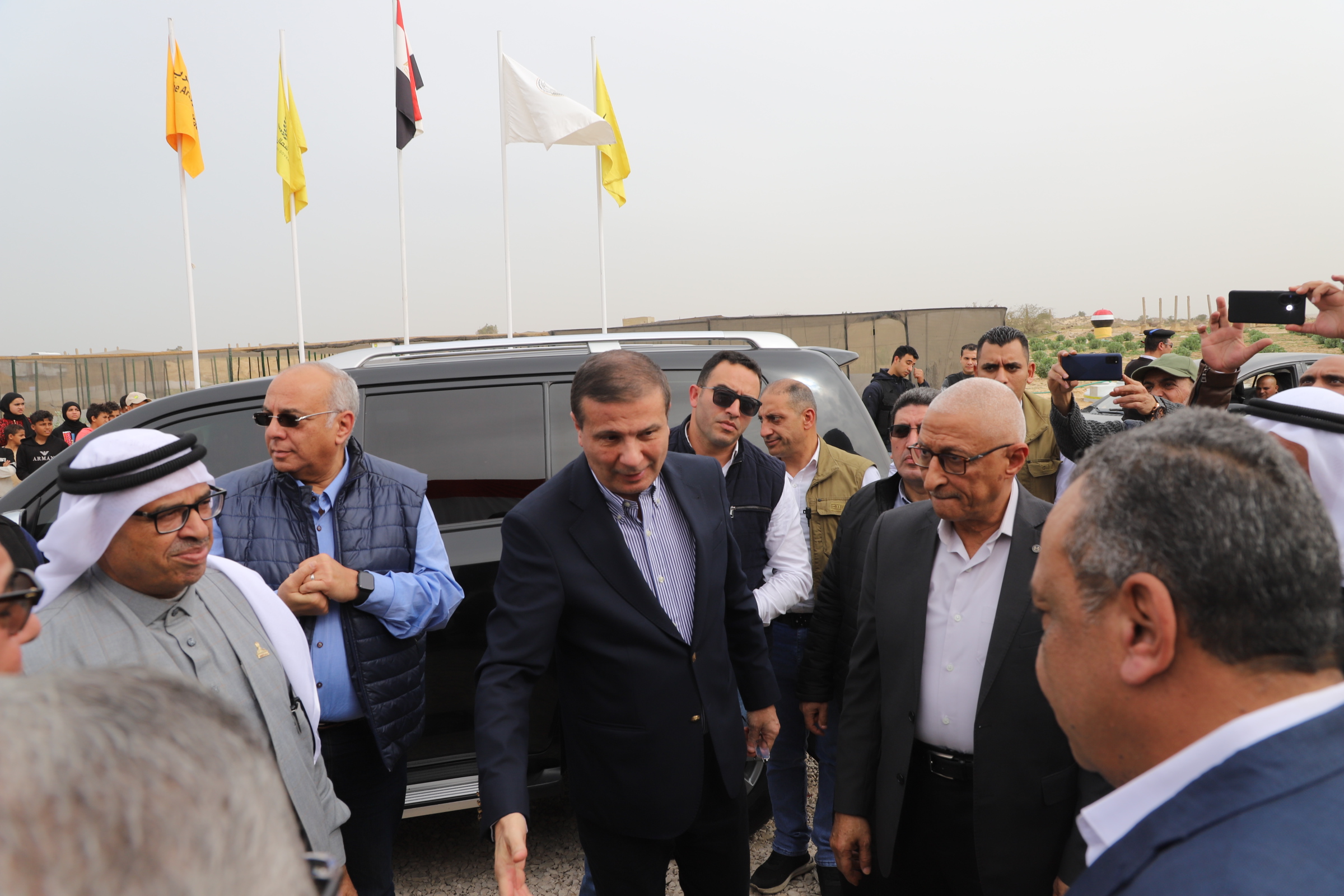 وزير الزراعة يتفقد محطة بحوث الصحراء بالشيخ زويد 