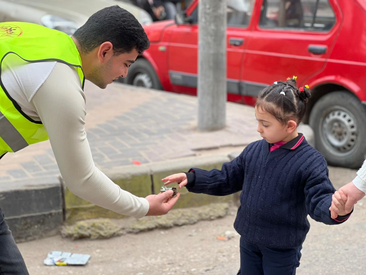 توزيع هدايا على الأطفال بدمياط