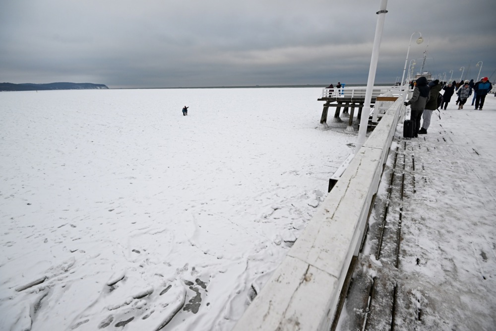 بحر البلطيق المغطى بالجليد في سوبوت (6)