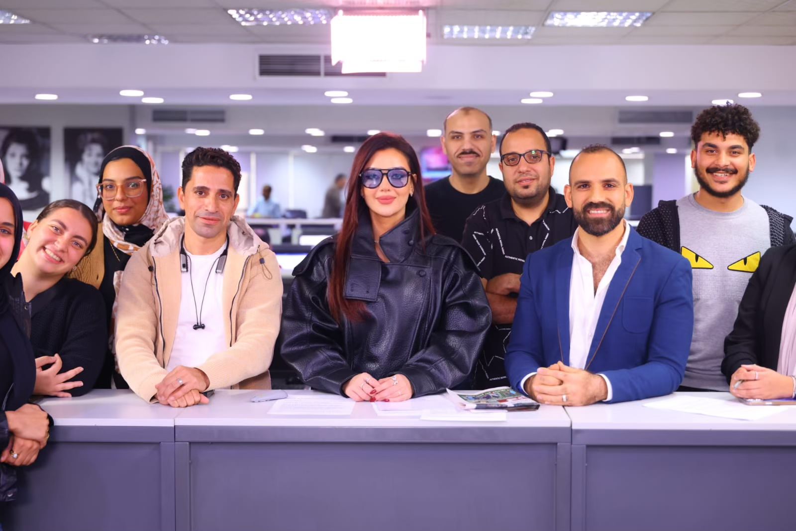 رضوى الشربيني مع الزملاء في اليوم السابع