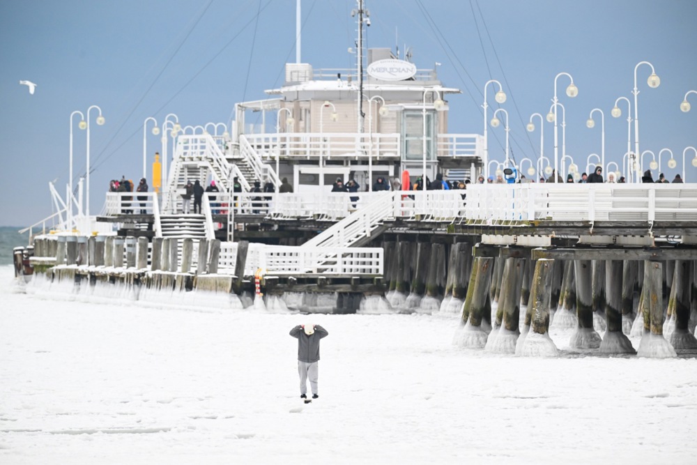 بحر البلطيق المغطى بالجليد في سوبوت (4)