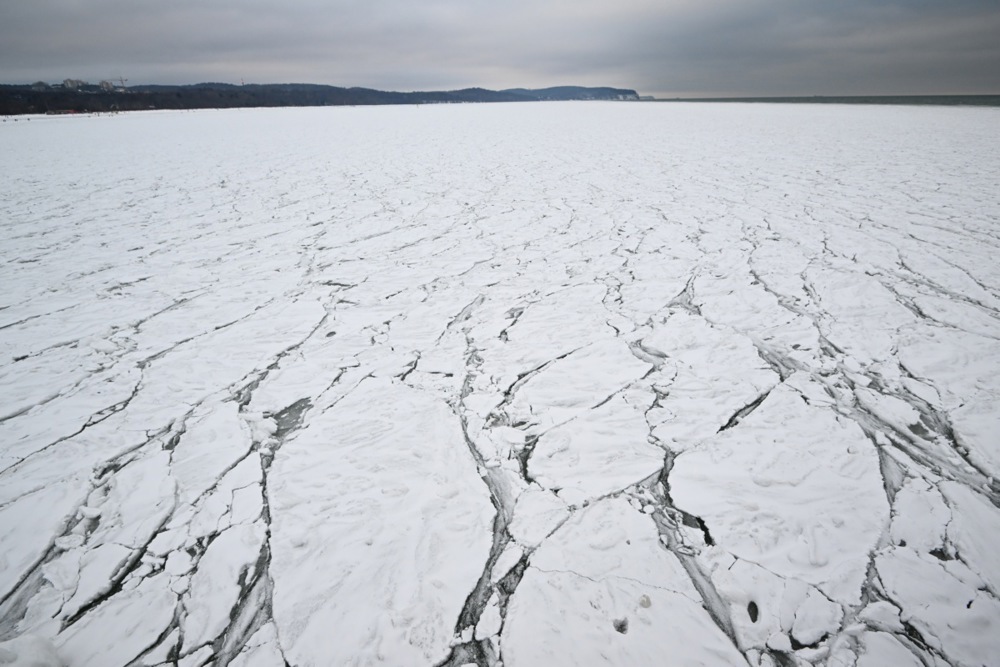 بحر البلطيق المغطى بالجليد في سوبوت (7)