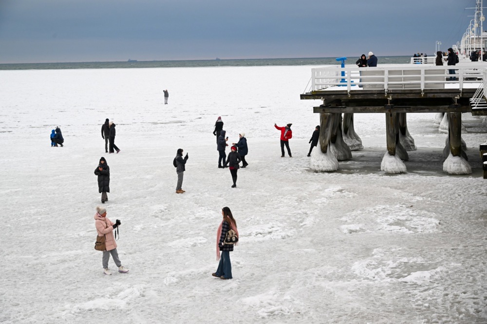 بحر البلطيق المغطى بالجليد في سوبوت (3)