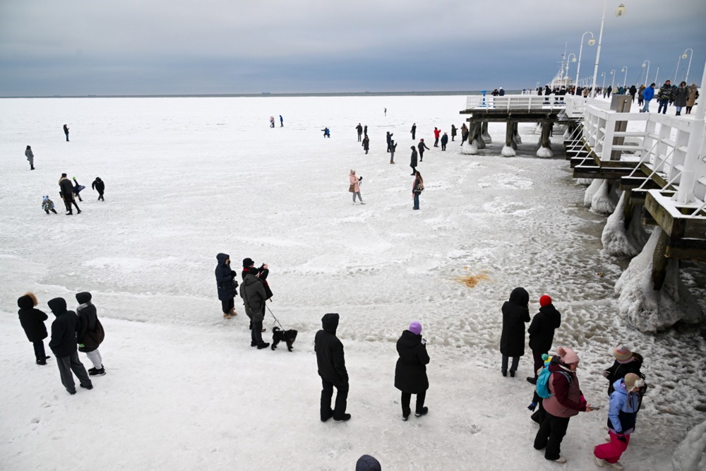 بحر البلطيق المغطى بالجليد في سوبوت (2)