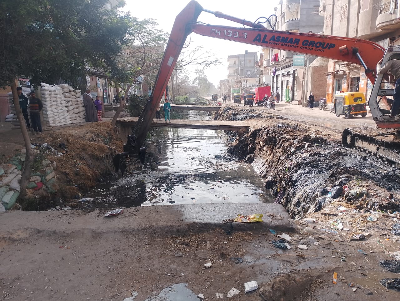 تطهير وتكريك ترعة خليج برنبال بمطوبس