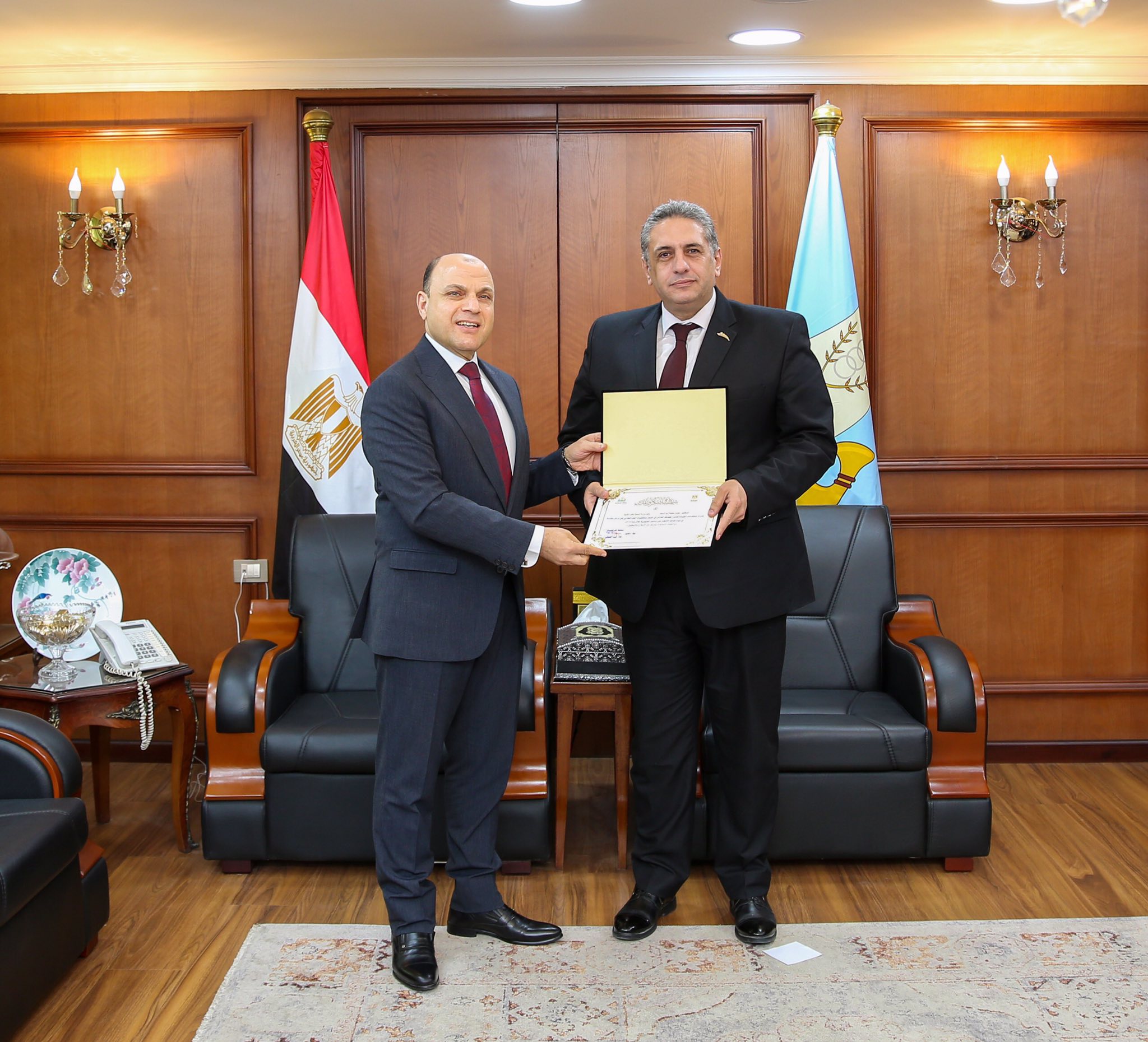 محافظ كفر الشيخ يكرم وكيل وزارة الصحة