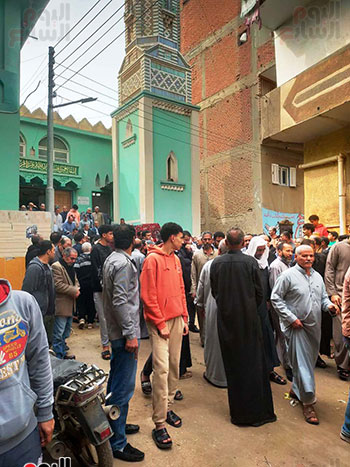 تشييع-جنازة-جد-محمد-صلاح-لمثواه-الأخير-بقرية-نجريج-(2)