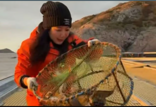 السيدة تصطاد الاسماك