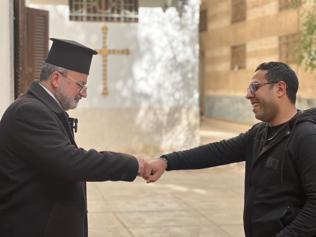 كاهن كنيسة بدمياط يشارك في احتفالات شهر رمضان