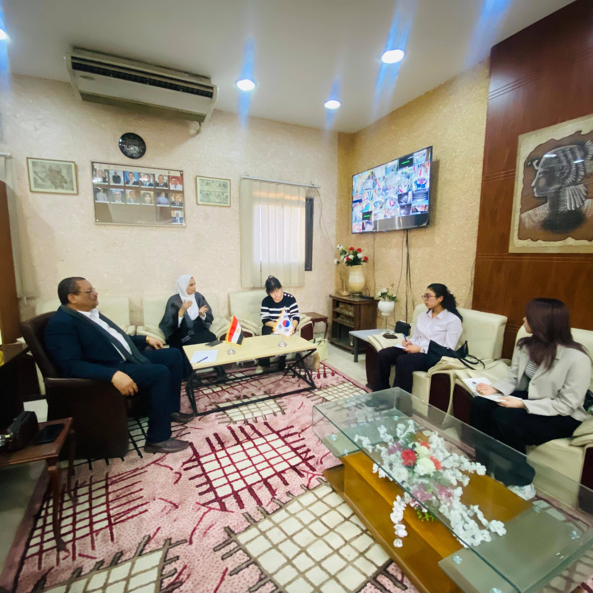 مكتبة مصر العامة بالأقصر تستقبل وفد برنامج الوكالة الدولية الكورية بمصر