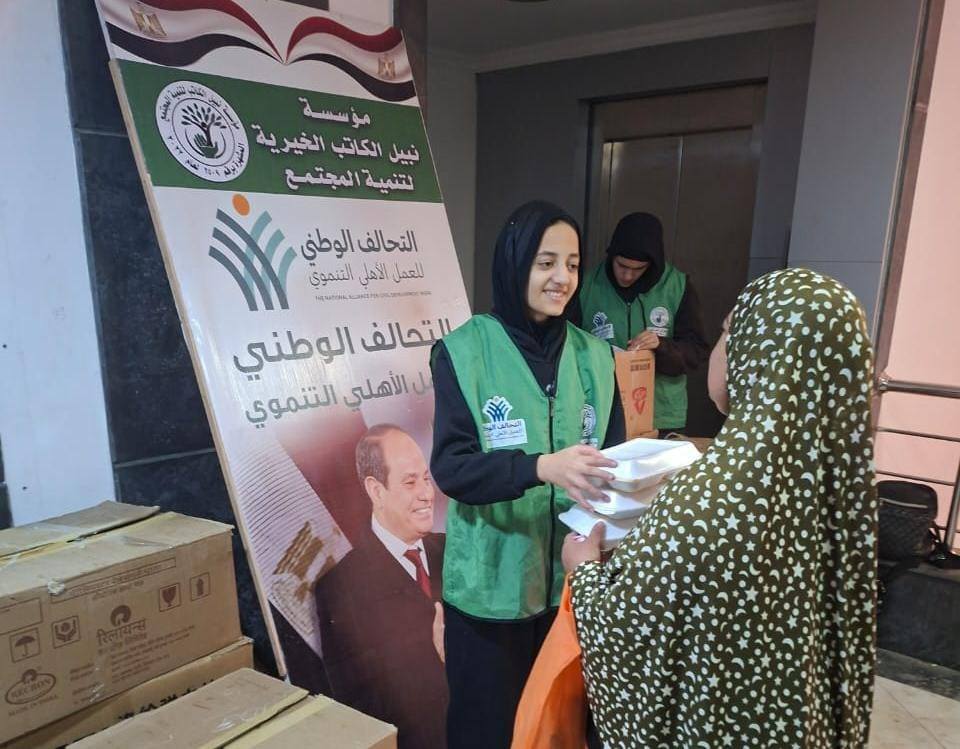 نبيل الكاتب الخيرية لتنمية المجتمع عضو التحالف الوطني توزع 4000 وجبة غذائية (1)