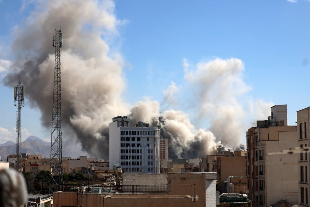 الهجمات الأمريكية الإسرائيلية مستمرة في إيران (8)