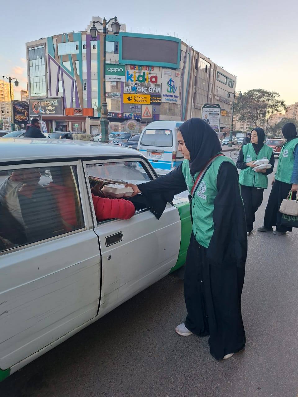 نبيل الكاتب الخيرية لتنمية المجتمع عضو التحالف الوطني توزع 4000 وجبة غذائية (3)