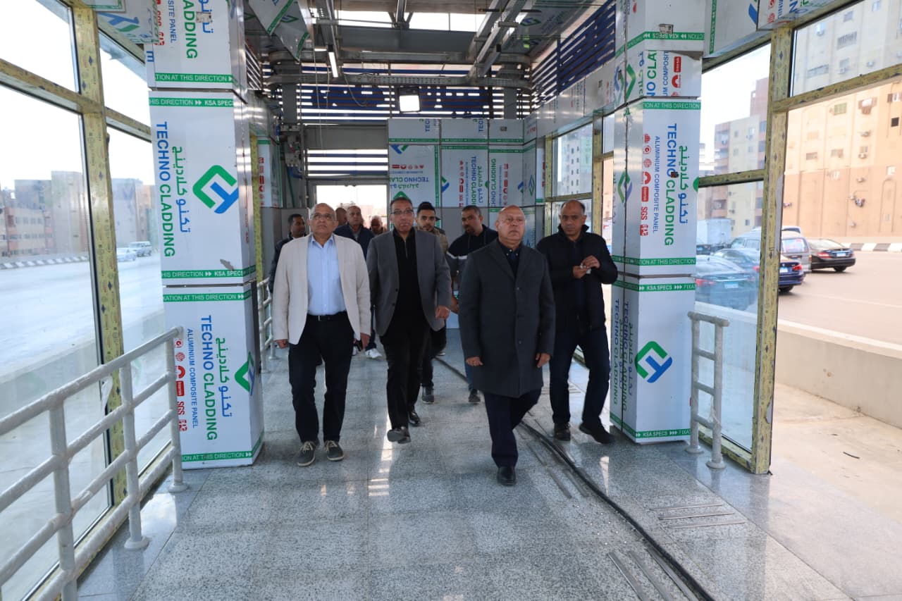 وزير النقل يتفقد جاهزية المرحلة الثانية من الأتوبيس الترددي وزير النقل يتفقد جاهزية المرحلة الثانية من الأتوبيس الترددي